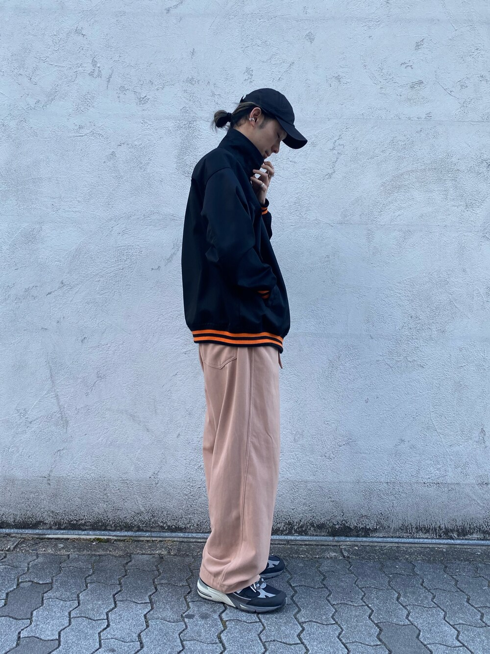 「ビッグシルエット、New Balance、LHP、オーバーサイズ、大人カジュアル、スニーカーコーデ、Danke schon、ワイドパンツ、春アウター」｜「DANKE SCHONのDankeSchon/ダンケシェーン/TCジャケット（ブルゾン、ブラック系）」を使った、shintaro itoさん（メンズ・173cm）の冬コーディネートの1枚目の写真