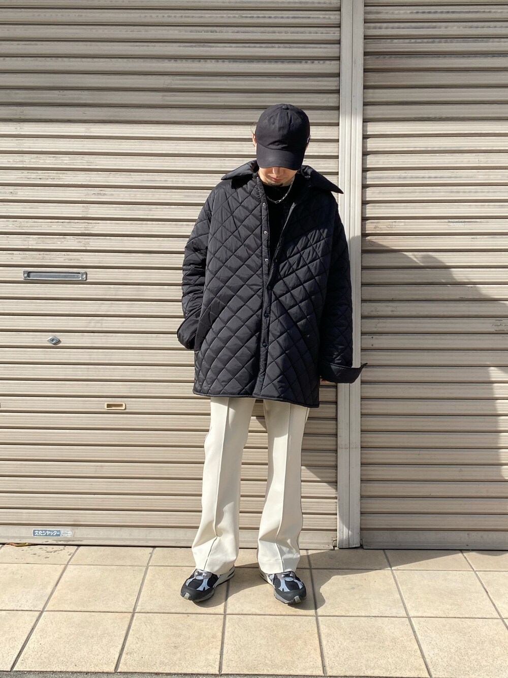 「LHP、WHITELAND BLACKBURN、NEEDLES、New Balance、大人カジュアル、キレイめ、大人コーデ、秋冬コーデ、スラックス、リラックススタイル」｜「Needlesのアイテム（その他パンツ、ホワイト系）」を使った、shintaro itoさん（メンズ・173cm）の冬コーディネートの1枚目の写真