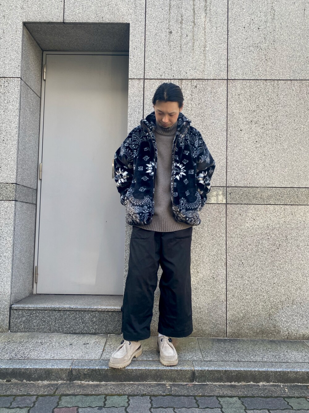 「ブルゾン、LHP、レイヤードスタイル、Danke schon、ワイドパンツ、ゆるコーデ、秋冬コーデ、wave of sand」｜「wave of sandのアイテム（その他パンツ、ブラック系）」を使った、shintaro itoさん（メンズ・173cm）の秋コーディネートの1枚目の写真