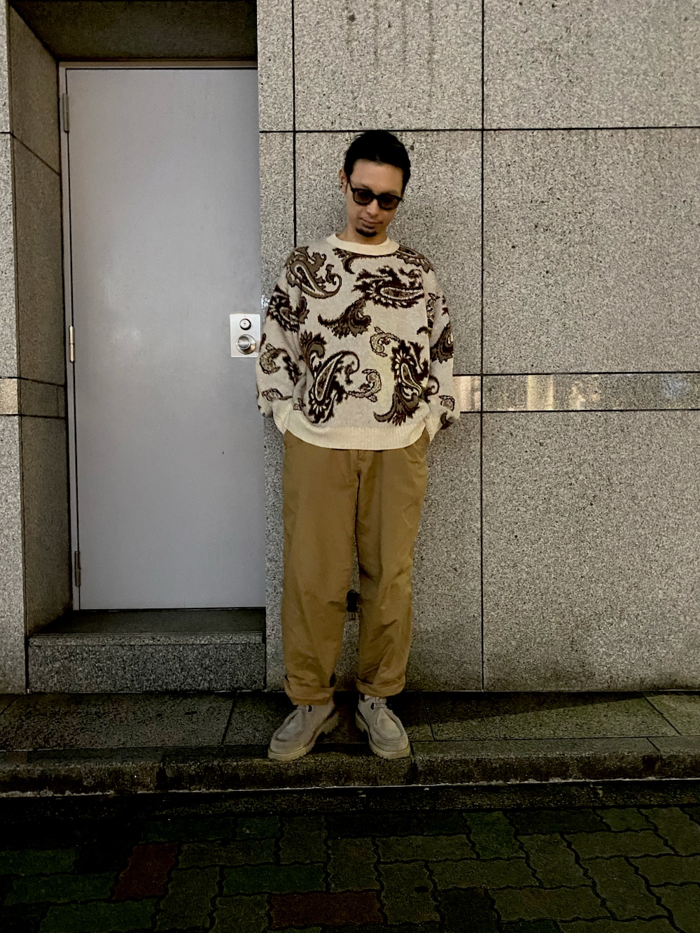 「ビッグシルエット、カジュアル、kolor / BEACON、秋のコーデ、LHP、オーバーサイズ、シンプルコーデ、秋服、ゆるコーデ、A4A」｜「A4AのA4A/エーフォーエー/ペイズリーニット（ニット/セーター、ベージュ系）」を使った、shintaro itoさん（メンズ・173cm）の秋コーディネートの1枚目の写真