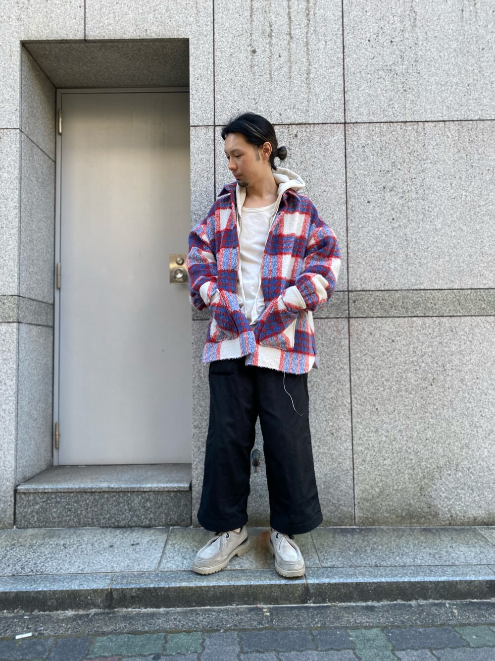 「ビッグシルエット、パーカー、LHP、Danke schon、ワイドパンツ、ラフ、ストリートMIX、秋冬コーデ、wave of sand」｜「wave of sandのアイテム（その他パンツ、ブラック系）」を使った、shintaro itoさん（メンズ・173cm）の秋コーディネートの1枚目の写真