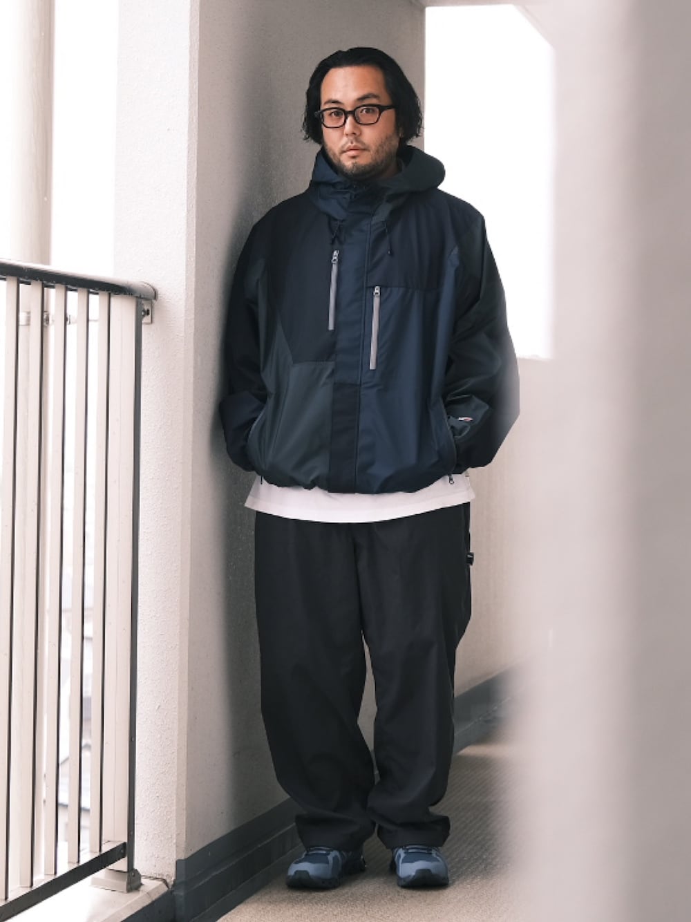 「子供が起きる前に早起きして自撮りおじさん、雨の日コーデ、BEAMS、メガネ男子、大人カジュアル」｜「白山眼鏡のアイテム（メガネ、ブラック系）」を使った、TAKASHI ITOさん（メンズ・169cm）の夏コーディネートの1枚目の写真