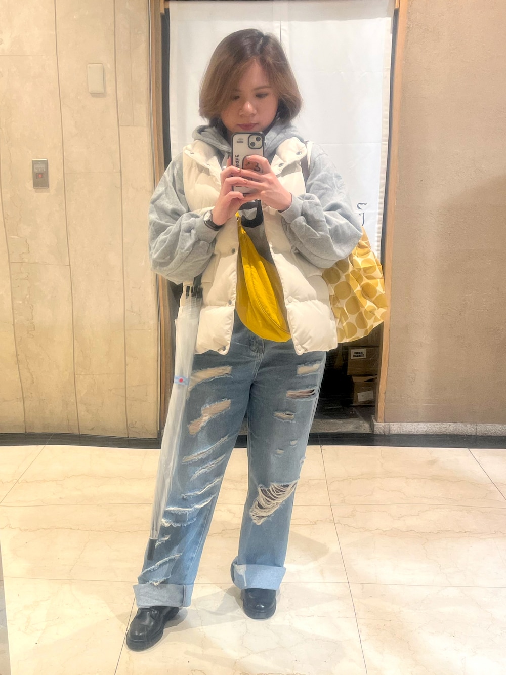 「UNIQLOのアイテム（メッセンジャーバッグ、イエロー系）」を使った、Candy Changさん（レディース・158cm）の春コーディネートの1枚目の写真