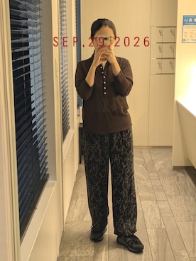「Pierrot（ピエロ）の接触冷感イージーパンツ（その他パンツ、ブラック系）」を使った、mokoさん（レディース・157cm）の秋コーディネート