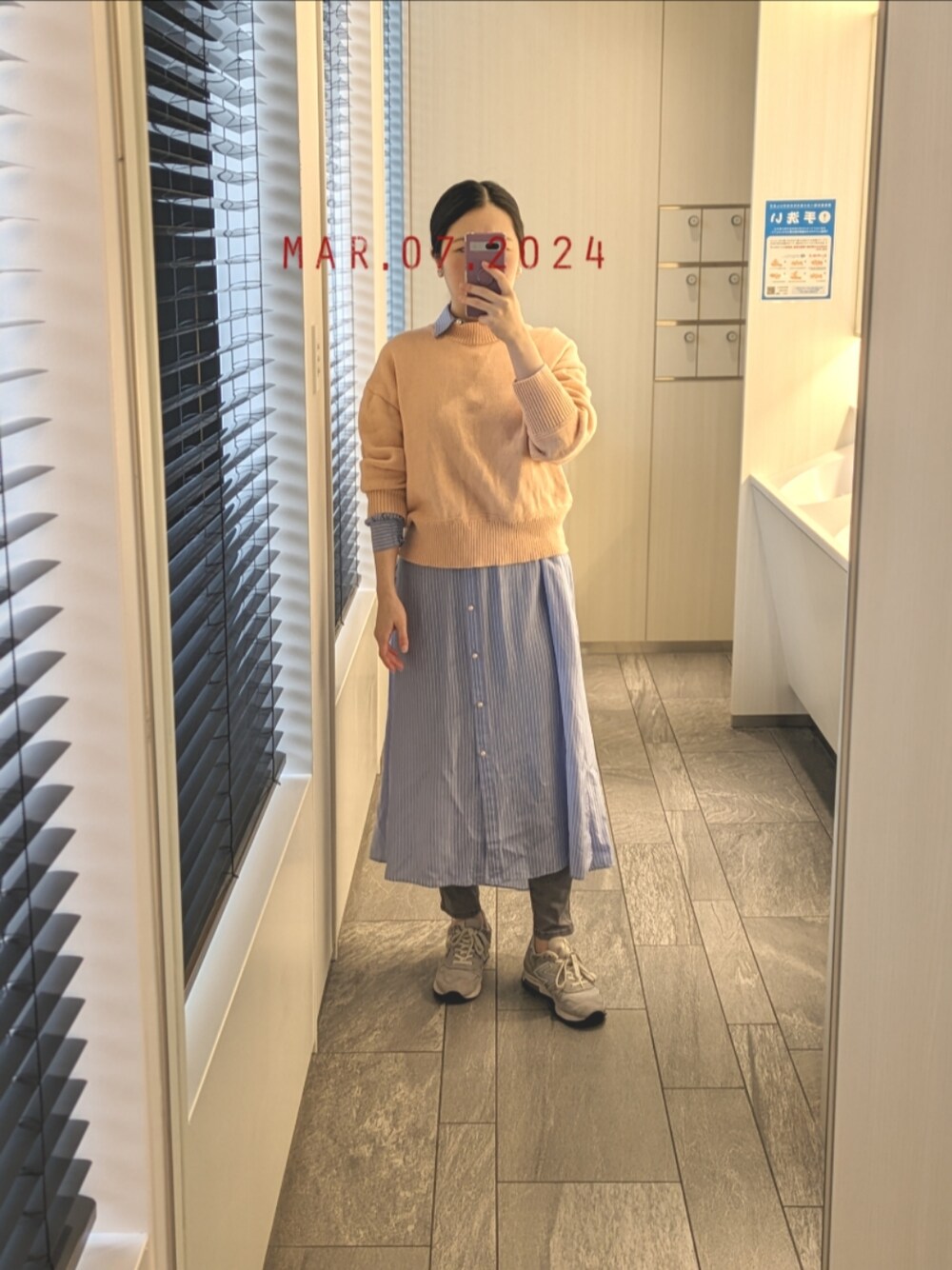 「Jinesのキュプラストライプロングシャツ（シャツワンピース、ブルー系）」を使った、mokoさん（レディース・157cm）の夏コーディネートの1枚目の写真