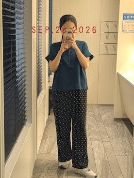「Pierrot（ピエロ）の接触冷感イージーパンツ（その他パンツ、ブラック系）」を使った、mokoさん（レディース・157cm）の秋コーディネート