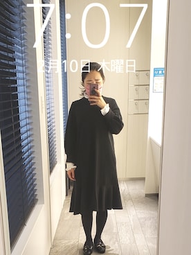 「黒ワンピ」｜「アイテム（スリッポン）」を使った、mokoさん（レディース・157cm）の冬コーディネート