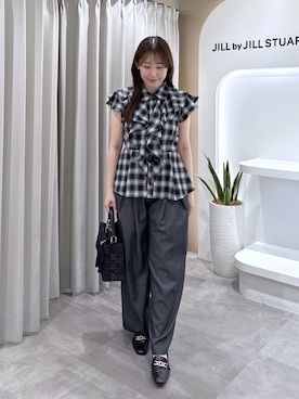 「JILL by JILL STUART（ジルバイジルスチュアート）の襟付きラッフルブラウス（シャツ/ブラウス、ブラック系）」を使った、kaedejillbyさん（レディース・150cm）の夏コーディネート
