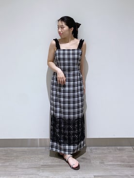 「NATURAL BEAUTY BASIC（ナチュラルビューティーベーシック）のチェックフリルショルダーワンピース（ワンピース、ブラック系）」を使った、YUさん（レディース・150cm）の夏コーディネート