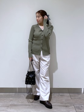 「NATURAL BEAUTY BASIC（ナチュラルビューティーベーシック）のアイテム（ニット/セーター、グリーン系）」を使った、YUさん（レディース・150cm）の秋コーディネート