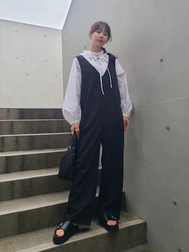 「Vネック」｜「アイテム（サロペット/オーバーオール）」を使った、ARINA / 杉本侑菜さん（レディース・163cm）の春コーディネート