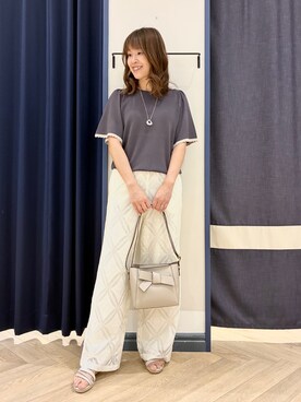 「grove（グローブ）の【シリーズ累計36万枚！名品ニット】やわらかドライタッチ スカラップスリーブニット（ニット/セーター、グレー系）」を使った、Orikaさん（レディース・154cm）の春コーディネート