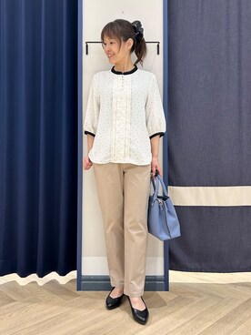 「grove（グローブ）の【二の腕カバー・お仕事】フロントタック配色ブラウス（シャツ/ブラウス、ホワイト系）」を使った、Orikaさん（レディース・154cm）の春コーディネート