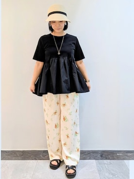 「OPAQUE.CLIP（オペークドットクリップ）のクロスベルトデザインサンダル（サンダル）」を使った、sarieさん（レディース・156cm）の春コーディネート