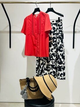 「COUP DE CHANCE（クードシャンス）の【手洗い可】タックデザインブラウス（Shirts、レッド系）」を使った、梶さん（レディース・162cm）の夏コーディネート