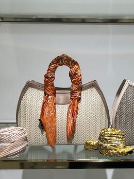 「COUP DE CHANCE（クードシャンス）の◆アラベスクプリーツスカーフ／旬カラー／バックやヘアにもアレンジ（Scarves / Wraps、オレンジ系）」を使った、梶さん（レディース・162cm）の夏コーディネート