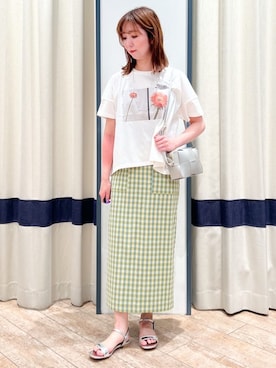 「grove（グローブ）の【コラボITEM】DILIGENCE PARLOUR フォトフレアTシャツ（Tシャツ/カットソー、ホワイト系）」を使った、SAYAKAさん（レディース・161cm）の夏コーディネート