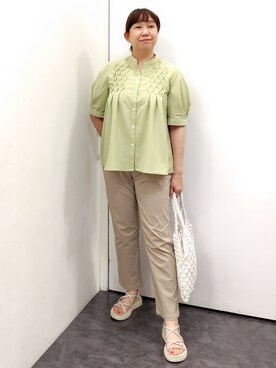 「grove（グローブ）の【貴島明日香さん着用/体型カバー】ON・OFF使えるスモッキングタックブラウス（シャツ/ブラウス、グリーン系）」を使った、こんちゃんさん（レディース・162cm）の春コーディネート