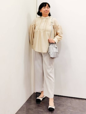 「アイテム（イヤリング、ベージュ系）」を使った、こんちゃんさん（レディース・162cm）の春コーディネート