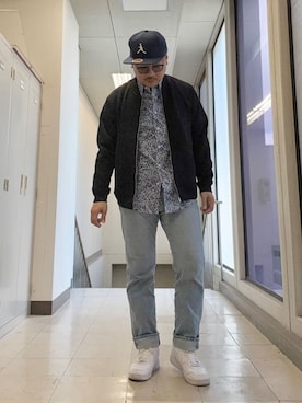 「TAKEO KIKUCHI（タケオキクチ）のスライドパズル ジャカード ブルゾン（ブルゾン、ブルー系）」を使った、MAKOTO AI Kaminaさん（メンズ・171cm）の春コーディネート
