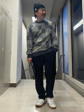 「アイテム（クラッチバッグ、グレー系）」を使った、MAKOTO AI Kaminaさん（メンズ・170cm）の秋コーディネート