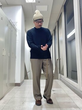 「TAKEO KIKUCHI（タケオキクチ）のハイゲージ モックネック ニット プルオーバー（ニット/セーター、ブラック系）」を使った、MAKOTO AI Kaminaさん（メンズ・171cm）の秋コーディネート