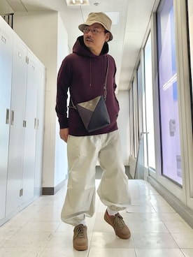 「アイテム（パーカー、レッド系）」を使った、MAKOTO AI Kaminaさん（メンズ・170cm）の秋コーディネート