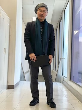 「アイテム（クラッチバッグ、ブラック系）」を使った、MAKOTO AI Kaminaさん（メンズ・170cm）の冬コーディネート
