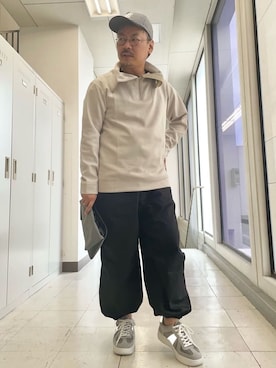 「アイテム（クラッチバッグ、グレー系）」を使った、MAKOTO AI Kaminaさん（メンズ・170cm）の秋コーディネート