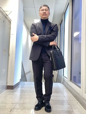 「アイテム（ポケットチーフ）」を使った、MAKOTO AI Kaminaさん（メンズ・170cm）の冬コーディネート