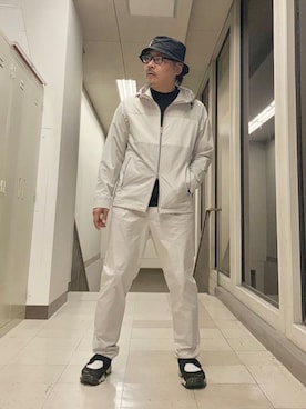 「TAKEO KIKUCHI（タケオキクチ）の【KAJIF】フード ブルゾン（ブルゾン、ベージュ系）」を使った、MAKOTO AI Kaminaさん（メンズ・171cm）の冬コーディネート