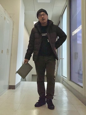 「TAKEO KIKUCHI（タケオキクチ）のカラーコンビ ダウンブルゾン（ダウンジャケット/コート、ブラウン系）」を使った、MAKOTO AI Kaminaさん（メンズ・171cm）の冬コーディネート