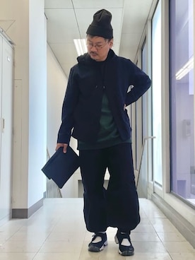 「アイテム（クラッチバッグ、ブラック系）」を使った、MAKOTO AI Kaminaさん（メンズ・170cm）の春コーディネート