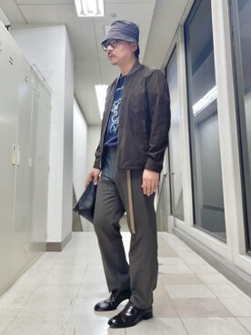 「TAKEO KIKUCHI（タケオキクチ）のアマレッタ（R）スウェード MA－1 ブルゾン（ブルゾン、ブラウン系）」を使った、MAKOTO AI Kaminaさん（メンズ・171cm）の秋コーディネート