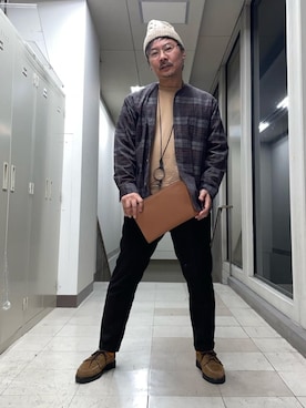 「アイテム（クラッチバッグ、ブラウン系）」を使った、MAKOTO AI Kaminaさん（メンズ・170cm）の冬コーディネート