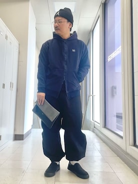 「アイテム（クラッチバッグ、グレー系）」を使った、MAKOTO AI Kaminaさん（メンズ・170cm）の秋コーディネート