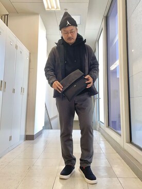「アイテム（クラッチバッグ、ブラック系）」を使った、MAKOTO AI Kaminaさん（メンズ・170cm）の秋コーディネート