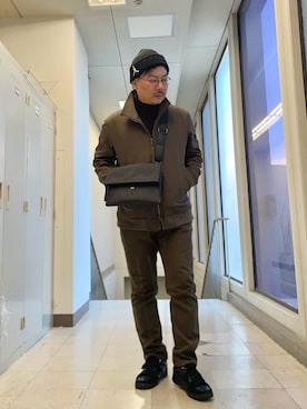 「TAKEO KIKUCHI（タケオキクチ）の【JUST ONE LAYER】ダウンファブリック ジップアップ リブ ブルゾン（ブルゾン、グリーン系）」を使った、MAKOTO AI Kaminaさん（メンズ・171cm）の秋コーディネート
