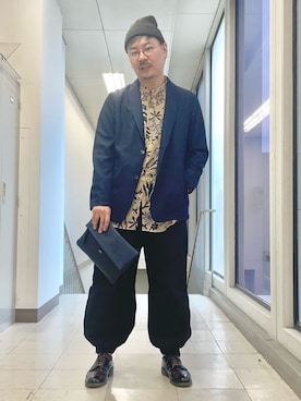 「アイテム（クラッチバッグ、ブルー系）」を使った、MAKOTO AI Kaminaさん（メンズ・170cm）の春コーディネート