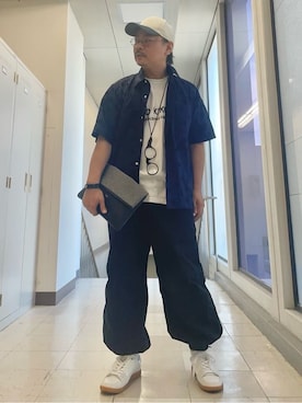 「アイテム（クラッチバッグ、グレー系）」を使った、MAKOTO AI Kaminaさん（メンズ・170cm）の夏コーディネート