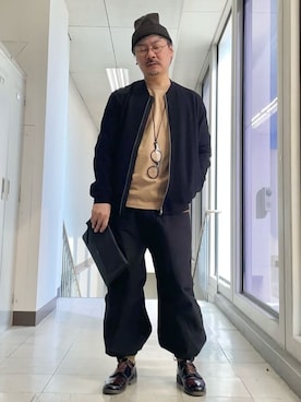 「アイテム（クラッチバッグ、ブラック系）」を使った、MAKOTO AI Kaminaさん（メンズ・170cm）の春コーディネート