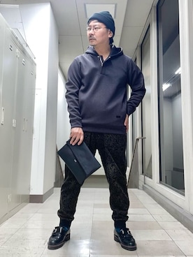 「アイテム（クラッチバッグ、ブラック系）」を使った、MAKOTO AI Kaminaさん（メンズ・170cm）の冬コーディネート