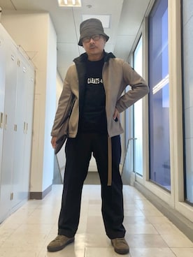 「TAKEO KIKUCHI（タケオキクチ）の【JUST ONE LAYER】ダウンファブリック ジップアップ フード ブルゾン（ブルゾン、ベージュ系）」を使った、MAKOTO AI Kaminaさん（メンズ・171cm）の秋コーディネート