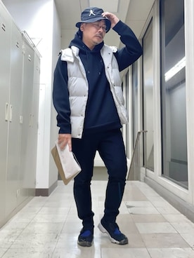 「TAKEO KIKUCHI（タケオキクチ）の【袖取り外し可】デタッチャブル ダウンブルゾン（ダウンジャケット/コート、グレー系）」を使った、MAKOTO AI Kaminaさん（メンズ・171cm）の冬コーディネート