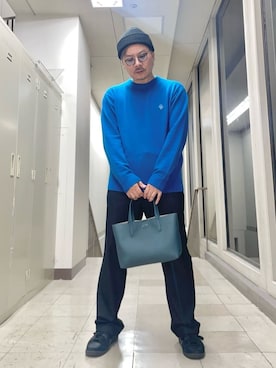 「TAKEO KIKUCHI（タケオキクチ）の【Air Palette Knit】ワンポイント カラーニット プルオーバー（ニット/セーター、ブルー系）」を使った、MAKOTO AI Kaminaさん（メンズ・171cm）の秋コーディネート