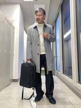 「TAKEO KIKUCHI（タケオキクチ）のカシミヤブレンド ビーバー調ステンカラーコート（ステンカラーコート、グレー系）」を使った、MAKOTO AI Kaminaさん（メンズ・171cm）の秋コーディネート