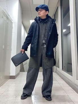 「アイテム（クラッチバッグ、ブラック系）」を使った、MAKOTO AI Kaminaさん（メンズ・170cm）の冬コーディネート