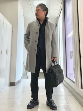 「アイテム（ビジネスシャツ、ブラック系）」を使った、MAKOTO AI Kaminaさん（メンズ・170cm）の秋コーディネート