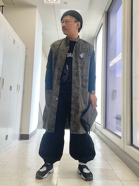 「アイテム（クラッチバッグ、ブラック系）」を使った、MAKOTO AI Kaminaさん（メンズ・170cm）の秋コーディネート