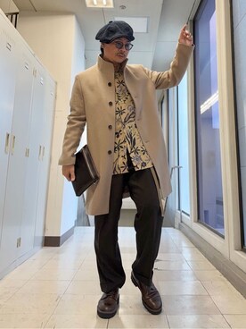 「TAKEO KIKUCHI（タケオキクチ）のアニリンレザー　２WAYクラッチ（クラッチバッグ、ブラウン系）」を使った、MAKOTO AI Kaminaさん（メンズ・171cm）の冬コーディネート